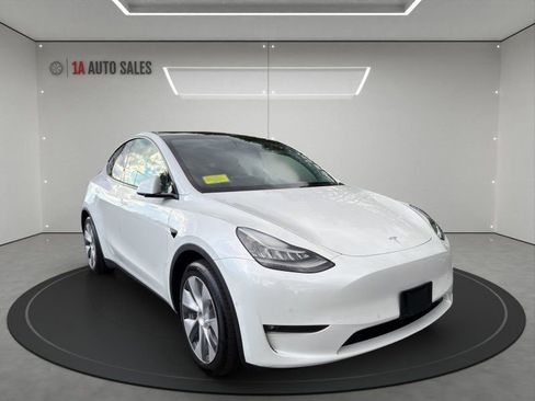 Used 2021 Tesla Model Y Long Range image 7