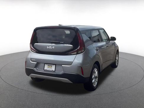 Used 2025 Kia Soul LX w/ LX Technology Package FWD image 13