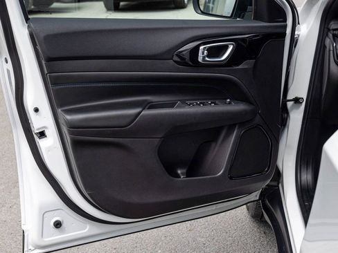 Used 2025 Jeep Compass Latitude w/ Convenience Group image 11