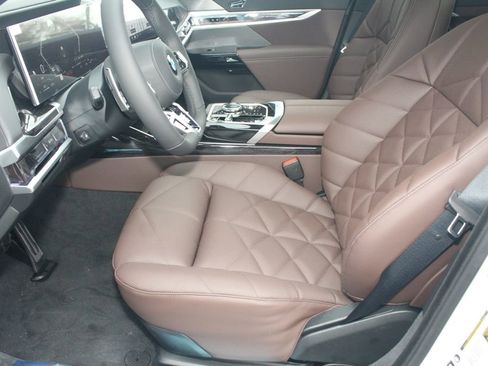 Used 2026 BMW 740i xDrive w/ Premium Package AWD/4WD image 19