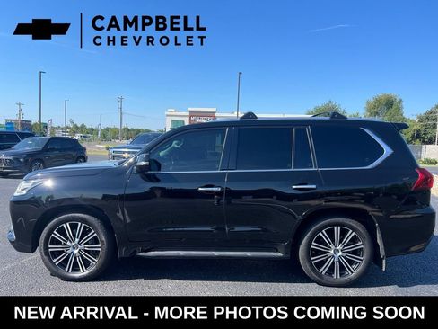Used 2021 Lexus LX 570 4WD w/ Luxury Package image 2