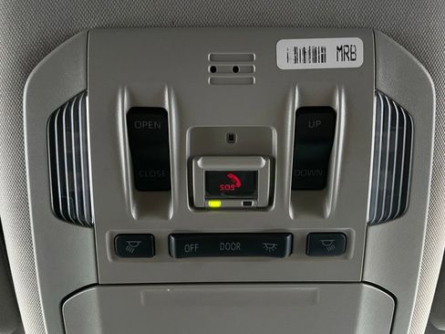 Used 2020 Toyota Highlander XLE image 56