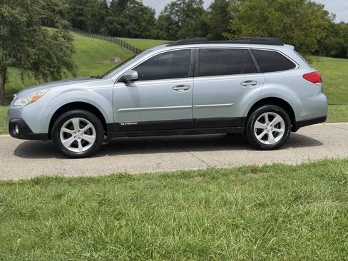 Used 2013 Subaru Outback 2.5i Premium w/ All-Weather Pkg AWD/4WD image 3