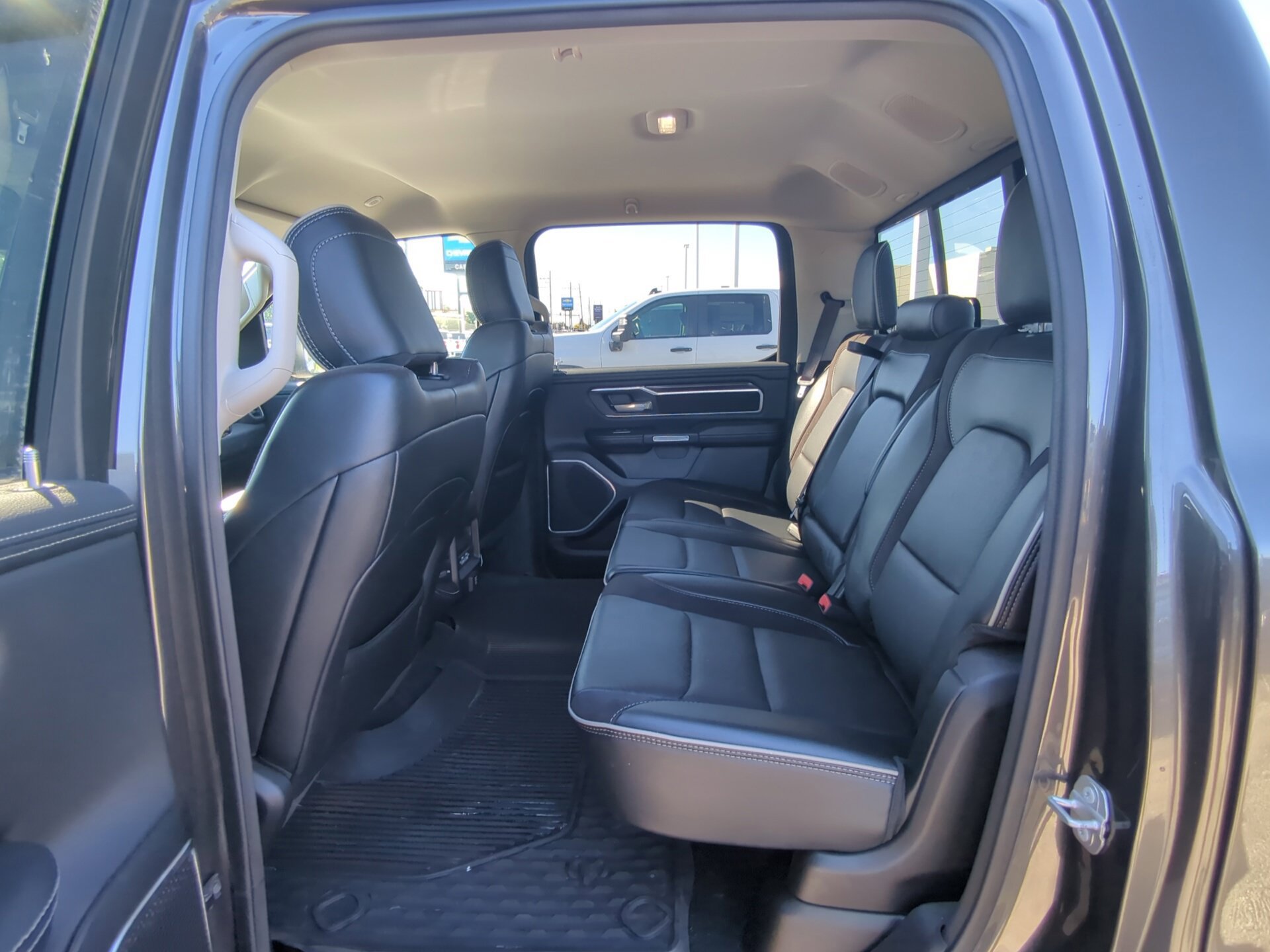 Used 2022 RAM 1500 Laramie AWD/4WD image 11