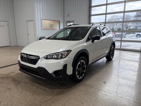 Used 2023 Subaru Crosstrek 2.0i image 2