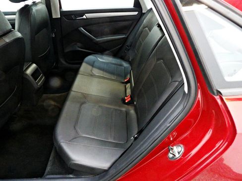 Used 2015 Volkswagen Passat 1.8T Wolfsburg Edition image 10