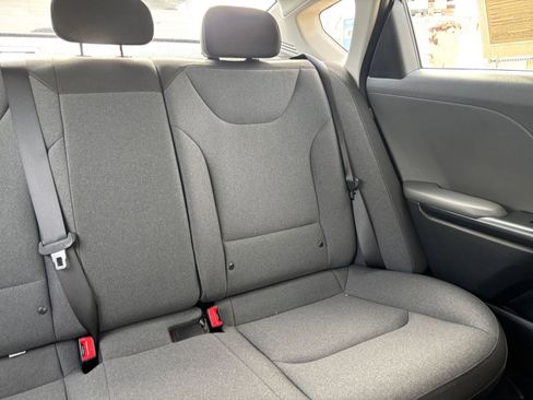 Used 2025 Kia K4 LXS image 36