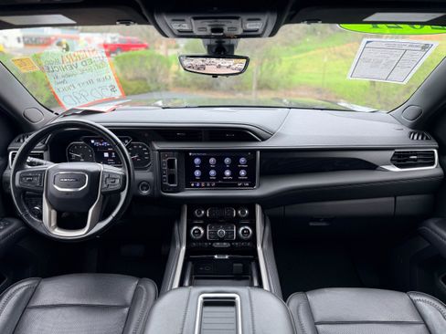 Used 2021 GMC Yukon XL Denali w/ Denali Premium Package image 19