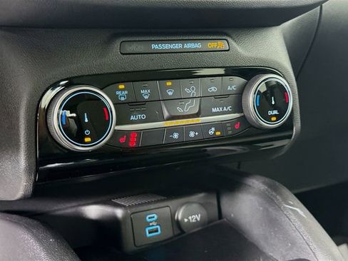 Certified 2022 Ford Escape SE w/ SE Sport Appearance Package image 16