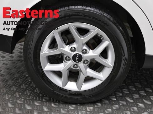 Used 2025 Kia Soul LX w/ LX Technology Package FWD image 30