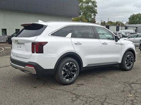 New 2026 Kia Sorento S image 4
