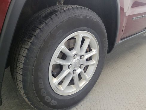 Used 2019 Jeep Grand Cherokee Laredo AWD/4WD image 31