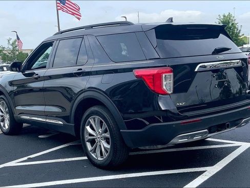 Used 2023 Ford Explorer XLT w/ Equipment Group 202A AWD/4WD image 2