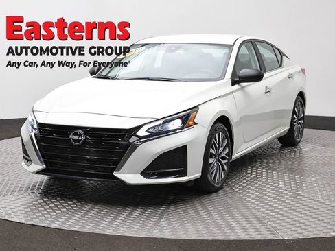 Used 2025 Nissan Altima 2.5 SV FWD image 1