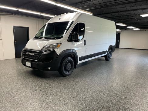 Used 2023 RAM ProMaster 2500 w/ Driver Convenience Group FWD image 10