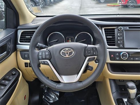 Used 2015 Toyota Highlander Limited Platinum image 18