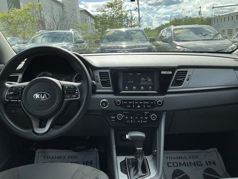 Used 2017 Kia Niro LX FWD image 13