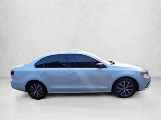 Used 2016 Volkswagen Jetta SE FWD video 4