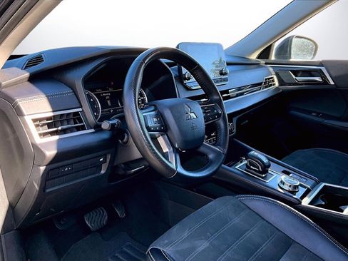 Used 2024 Mitsubishi Outlander SE image 19