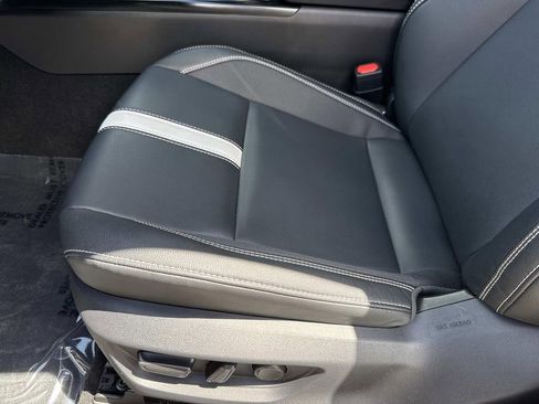 Used 2025 Toyota Camry SE FWD image 27