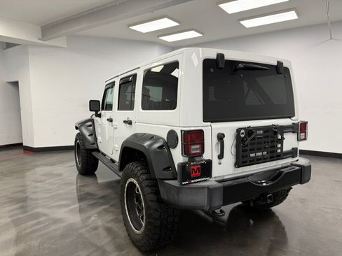 Used 2015 Jeep Wrangler Unlimited Sahara AWD/4WD image 5