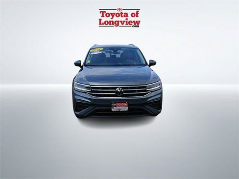 Used 2024 Volkswagen Tiguan SE w/ Panoramic Sunroof Package image 2