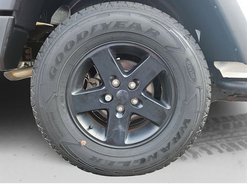 Used 2016 Jeep Wrangler Unlimited Sport image 17