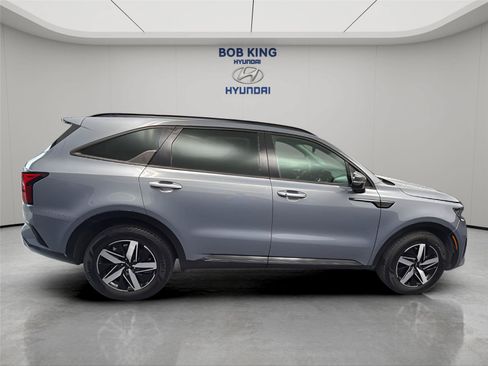 Used 2023 Kia Sorento S w/ Panoramic Sunroof Package FWD image 6