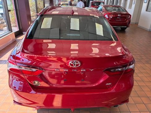 Used 2024 Toyota Camry SE FWD image 11