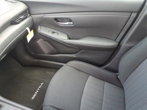 Certified 2025 Nissan Sentra SV image 24