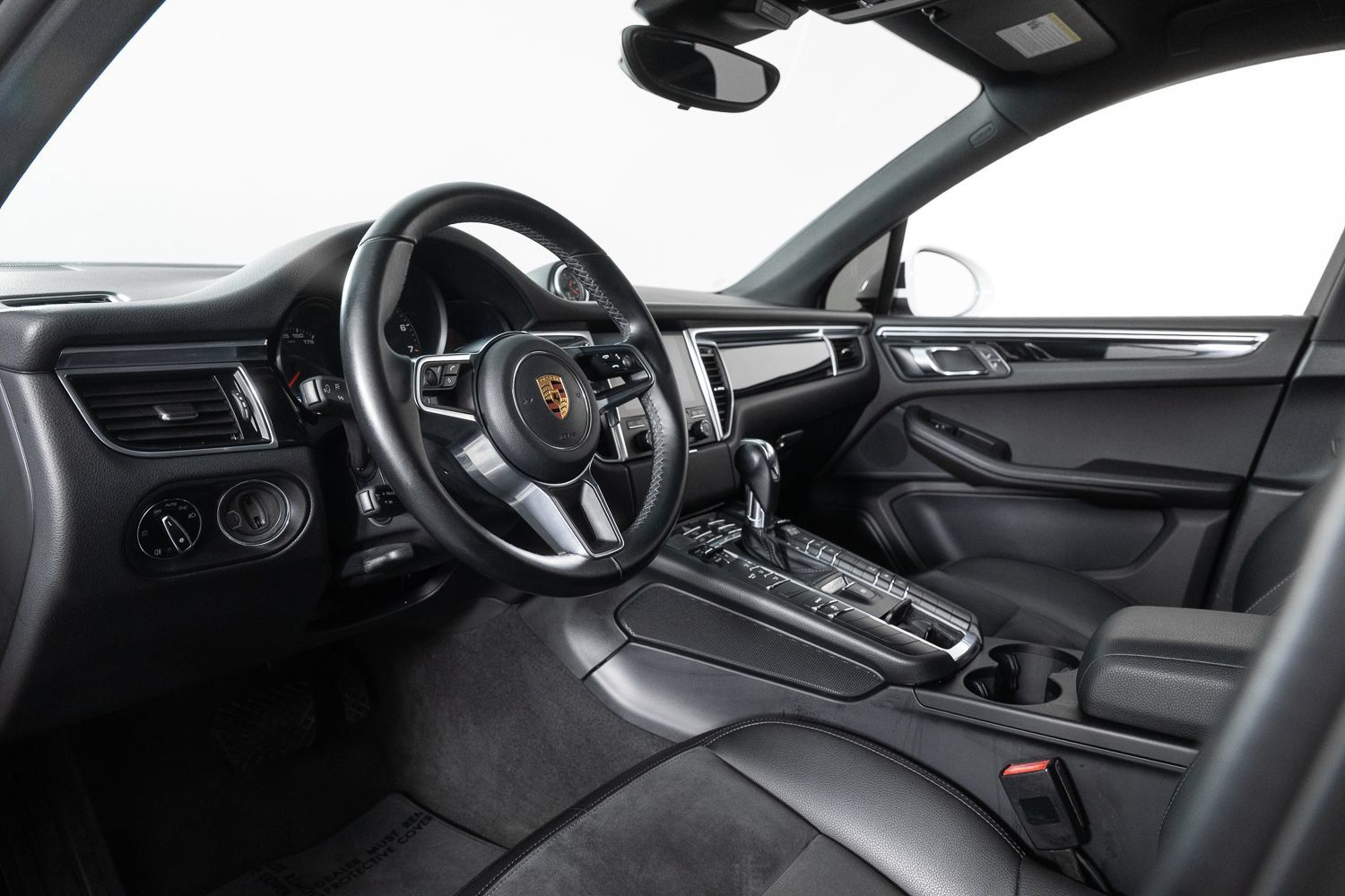 Used 2018 Porsche Macan AWD/4WD image 12