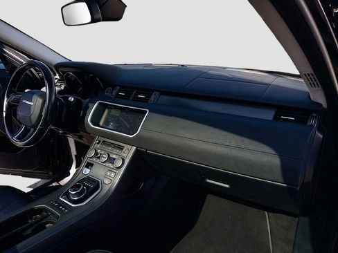 Used 2019 Land Rover Range Rover Evoque SE Premium image 29
