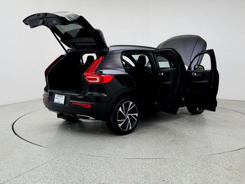 Used 2019 Volvo XC40 T5 R-Design image 11