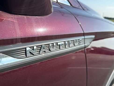 Used 2019 Lincoln Nautilus Reserve AWD/4WD image 17