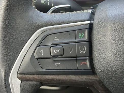 Certified 2023 Jeep Grand Cherokee L Limited AWD/4WD image 32
