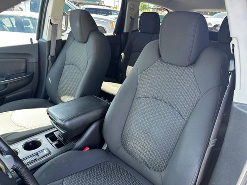 Used 2011 Chevrolet Traverse LT w/ Personal Connectivity Package FWD image 11