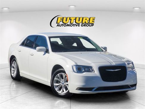 Used 2022 Chrysler 300 Touring image 1