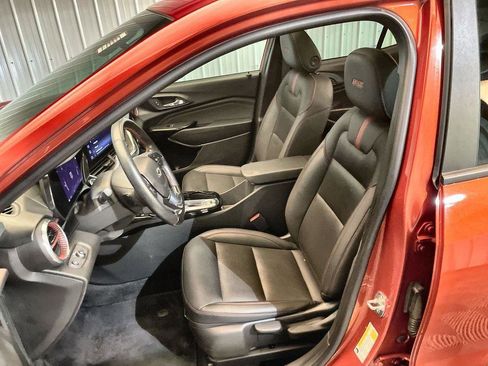 Used 2024 Chevrolet Trax RS w/ Sunroof Package image 18