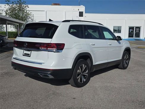 Used 2024 Volkswagen Atlas SE image 3