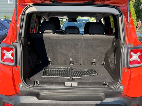 Used 2016 Jeep Renegade Trailhawk AWD/4WD image 26