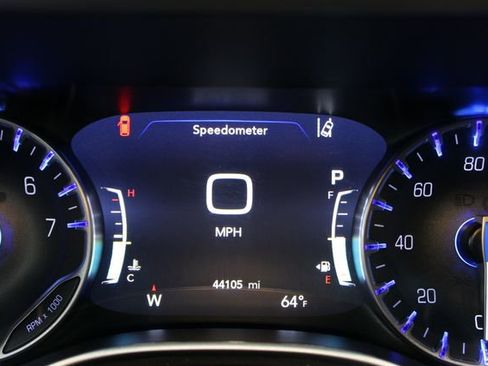 Used 2024 Chrysler Pacifica Touring-L FWD image 24