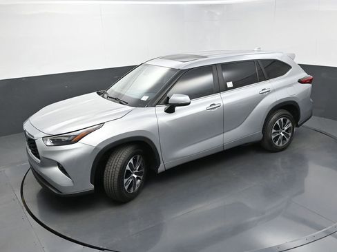 Used 2023 Toyota Highlander XLE image 33