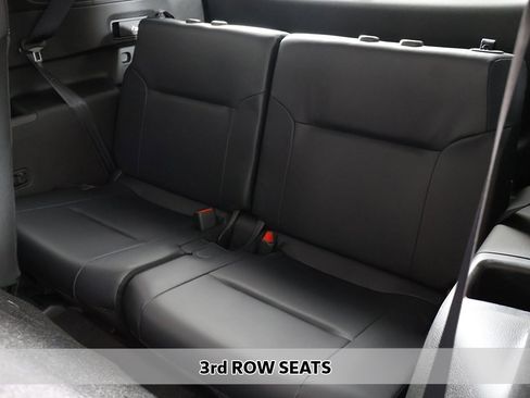 New 2025 Mitsubishi Outlander SE image 9