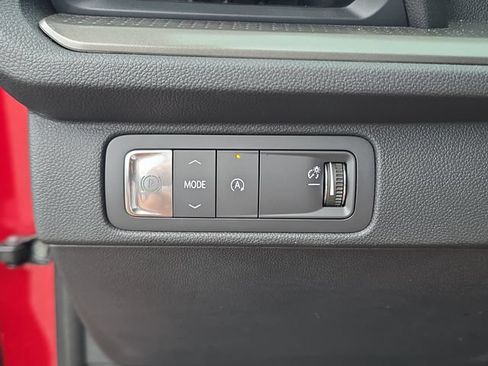 Used 2025 Chevrolet Traverse LT w/ LPO, Floor Liner Package FWD image 23