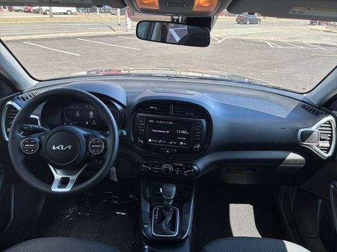 Used 2025 Kia Soul LX w/ LX Technology Package image 29