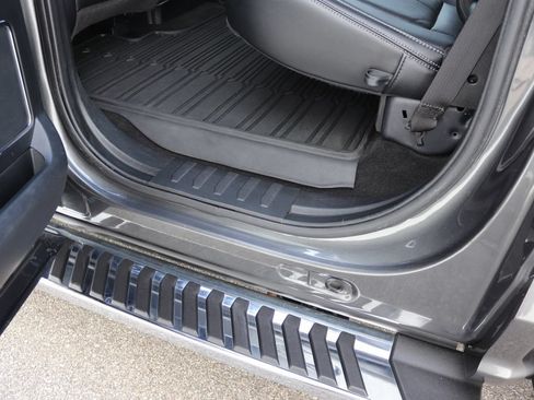 Used 2019 Ford F150 Lariat w/ Equipment Group 502A Luxury AWD/4WD image 39