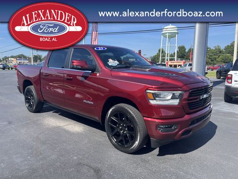 Used 2023 RAM 1500 Laramie AWD/4WD image 3
