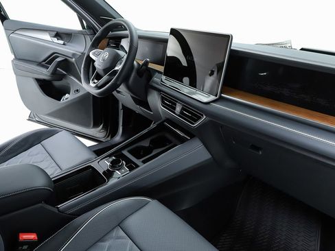 New 2026 Volkswagen Tiguan SEL R-Line AWD/4WD image 33