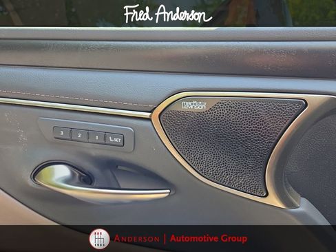 Used 2022 Lexus ES 300h Ultra Luxury w/ Accessory Package 2 FWD image 11