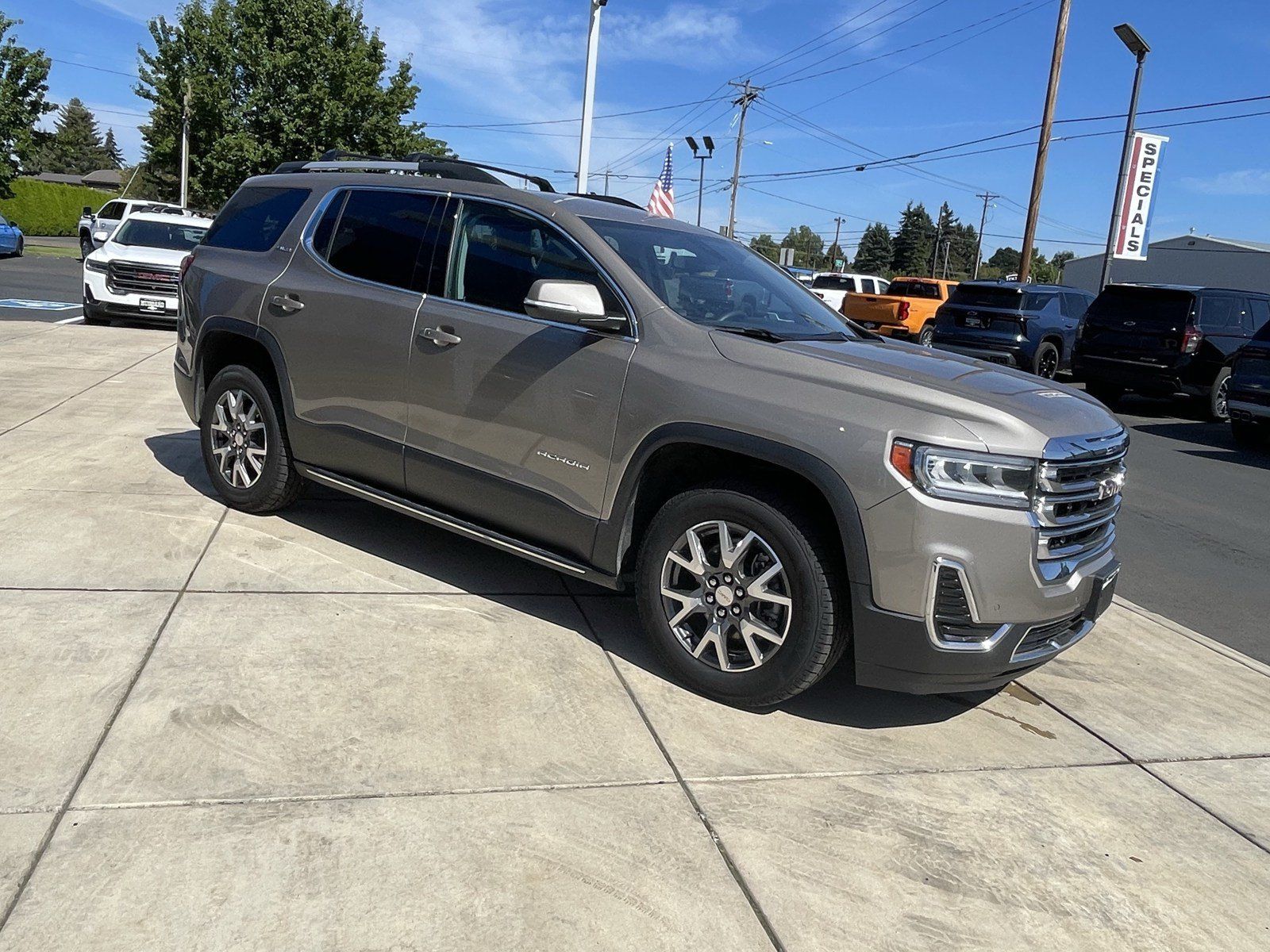 Used 2023 GMC Acadia SLE w/ Driver Convenience Package AWD/4WD image 7